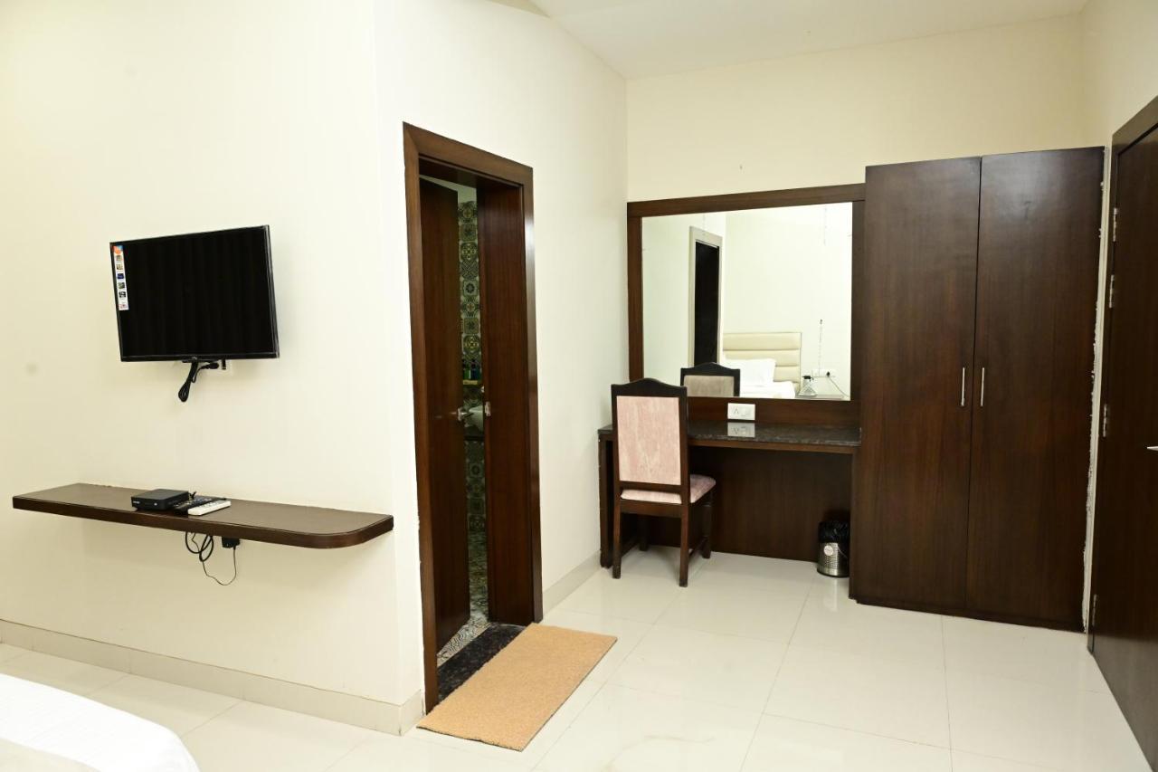 Hotel The Eden Indore